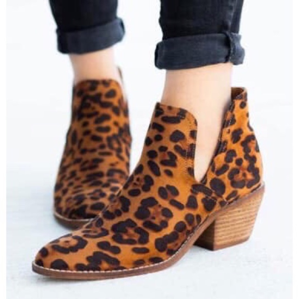 Our BEST SELLING leopard booties! Restocked 🎉
